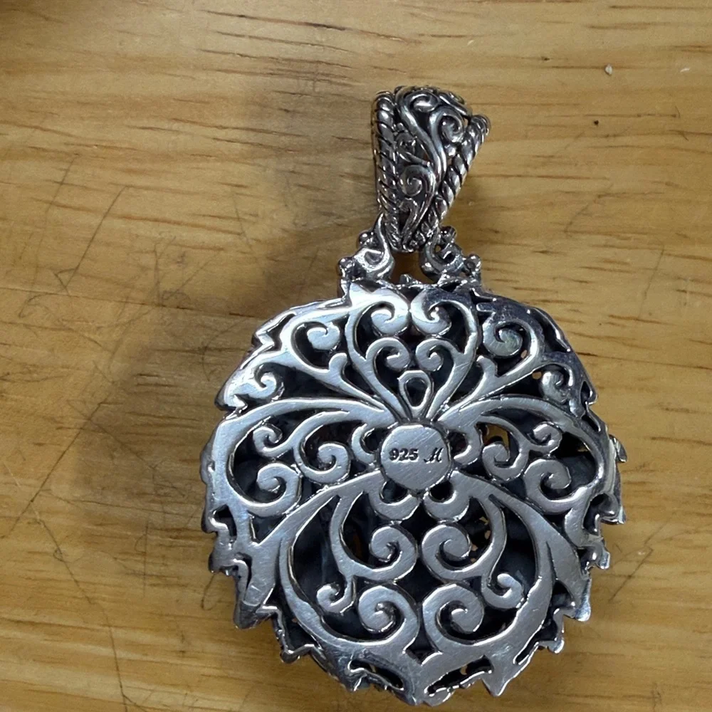 Artisan of Bali collection JTV Silver Lion Head Pendant - Picture 3 of 3
